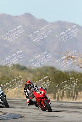 media/Dec-01-2025-Moto Forza (Mon) [[2daa91e15f]]/2-Intermediate Group/Session 3 (Turn 3)/